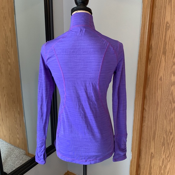 Kirkland activewear long sleeve with thumb holes - Picture 3 of 5